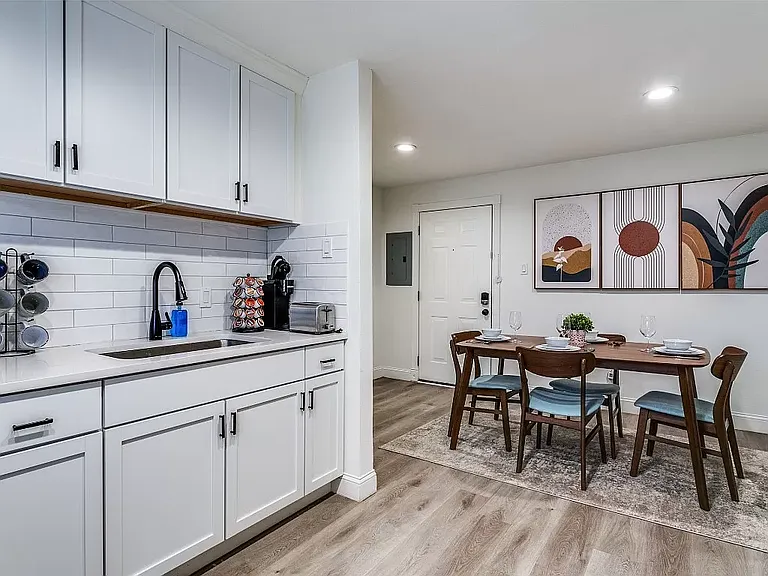 Bryan Street Apartments — Photo 2
