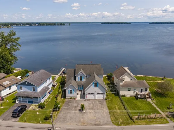 8852 Beach Rd, Brewerton, NY 13029