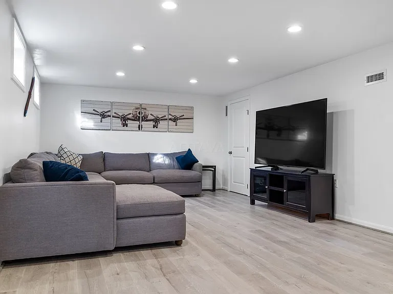 25 Falmouth Rd — Photo 11