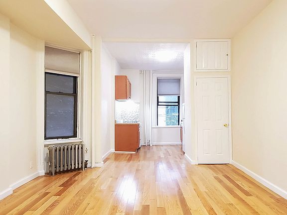 3rd image of 215 W 16th St #1RR