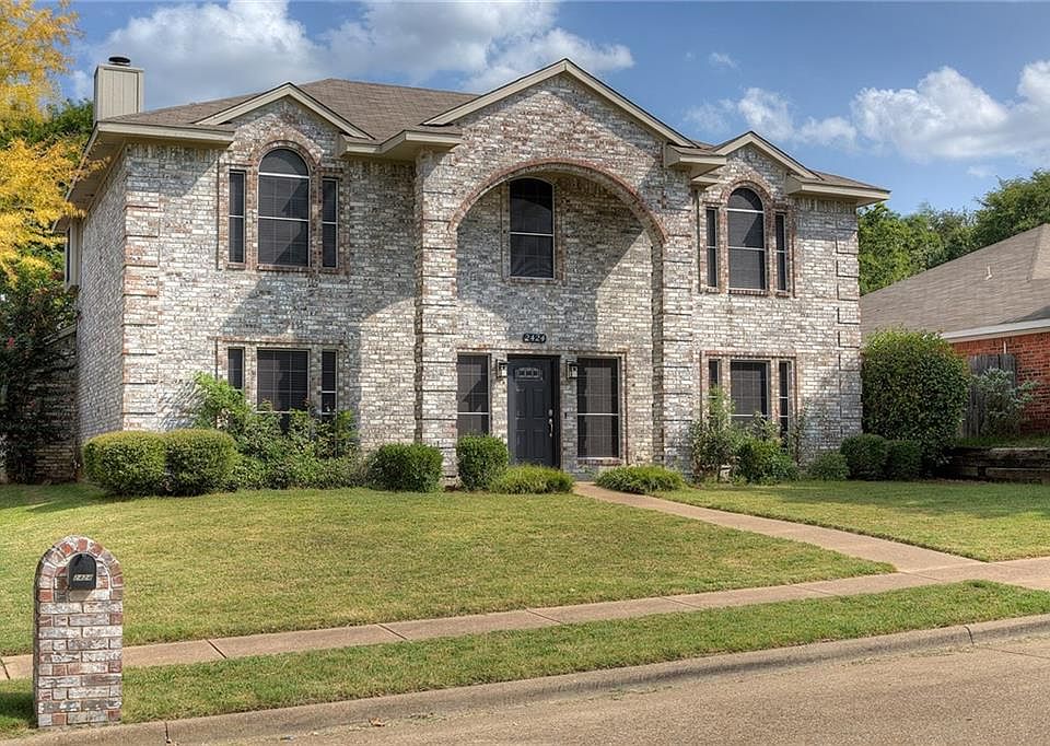 1st image of 2424 Boardwalk Dr