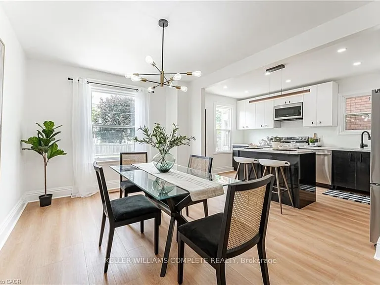 15 Barnesdale Ave N #1 — Photo 4