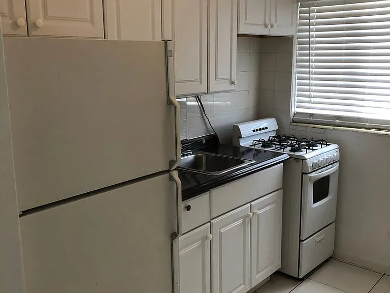 1735 Wiley St — Photo 6