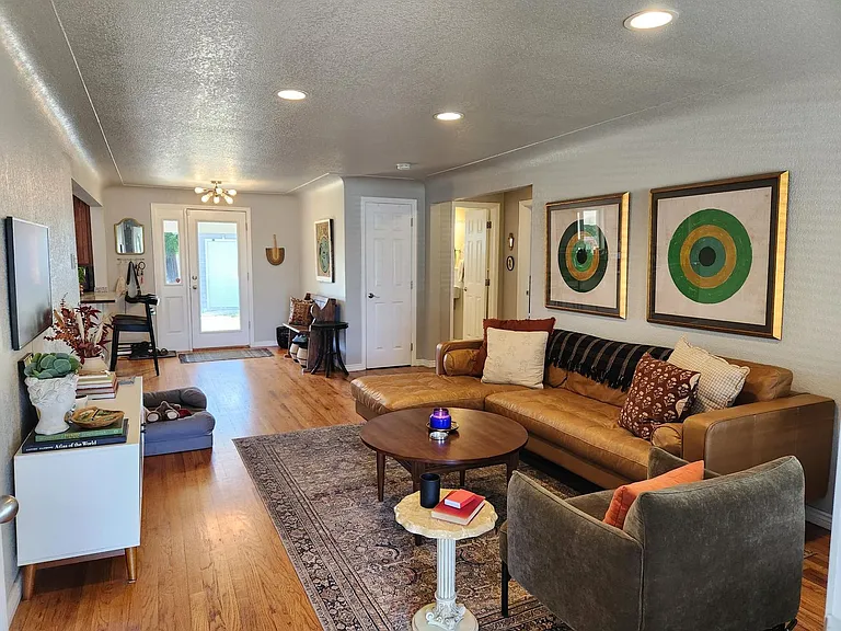 5520 E Thrill Pl — Photo 2