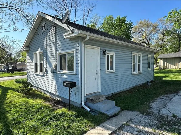 304 W South St, Harrisonville, MO 64701