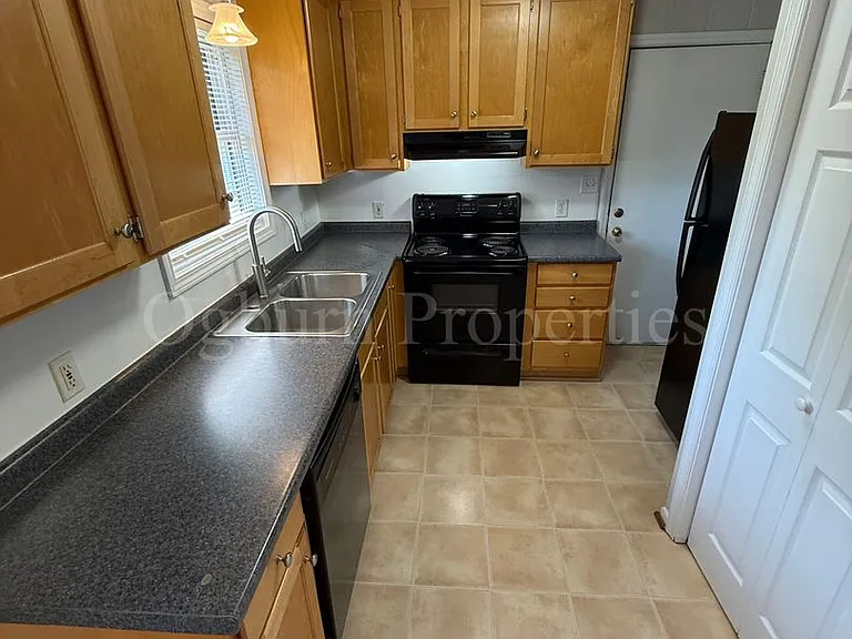 651 S Sunset Dr — Photo 4