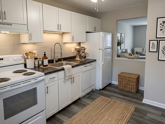 2nd image of 159 London Rd APT 32