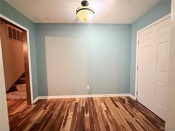 2nd image of 4749 Appletree Ln