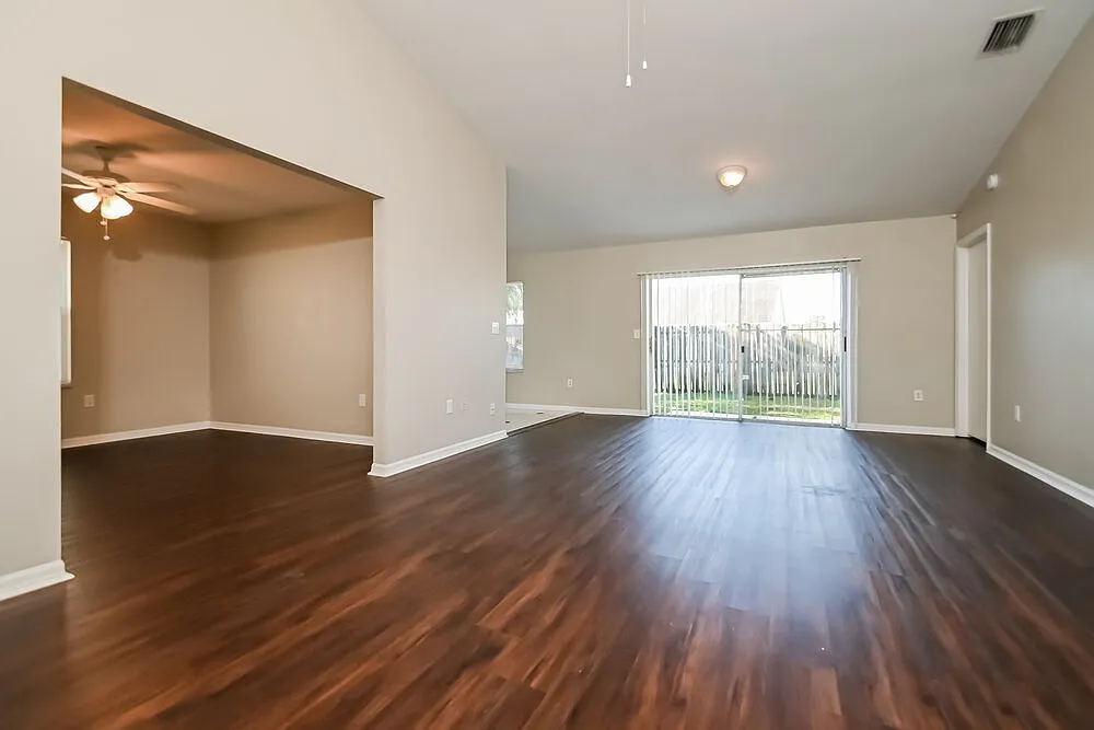 3 bed, 2.0 bath, 1408 sqft, $2,085 — Photo 4