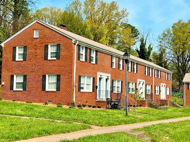 Latham Park Manor — Photo 9
