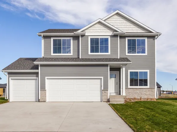 555 NW Compass Ave, Waukee, IA 50263