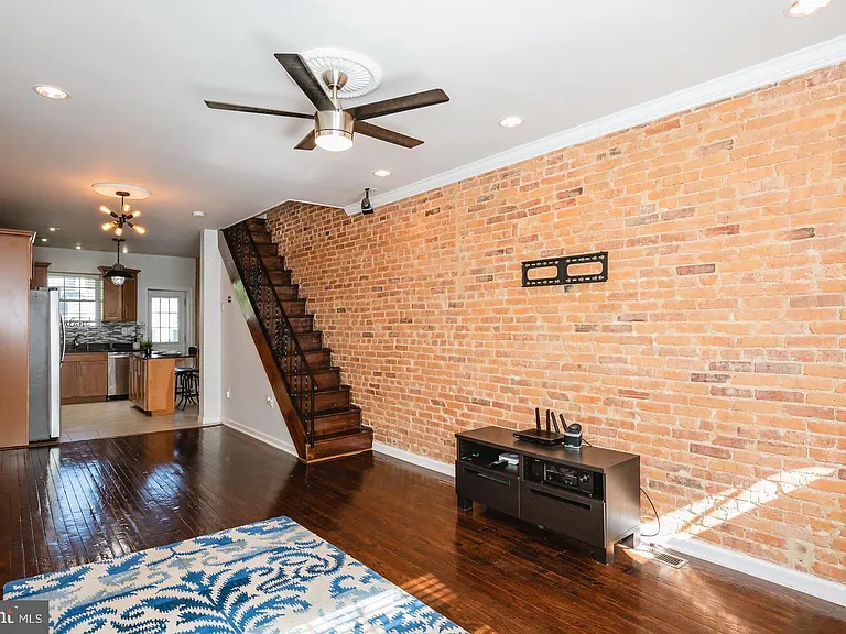 618 S Newkirk St — Photo 3