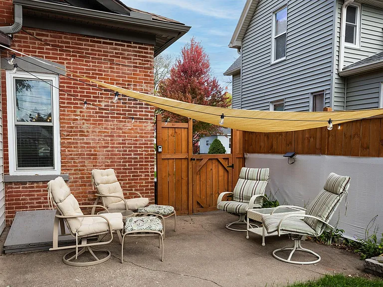 1240 Denton St — Photo 27