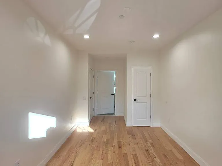 160 Bay 29th St #1 — Photo 14