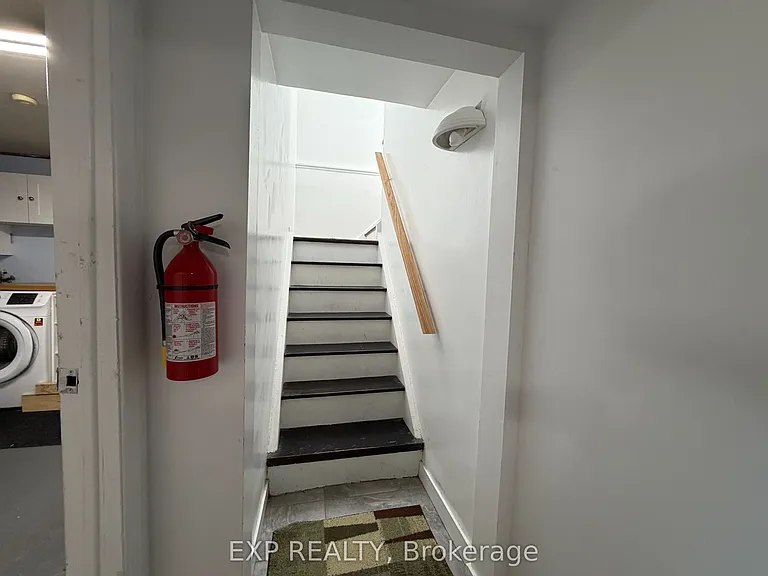73 Roxborough Rd #LOWER — Photo 25