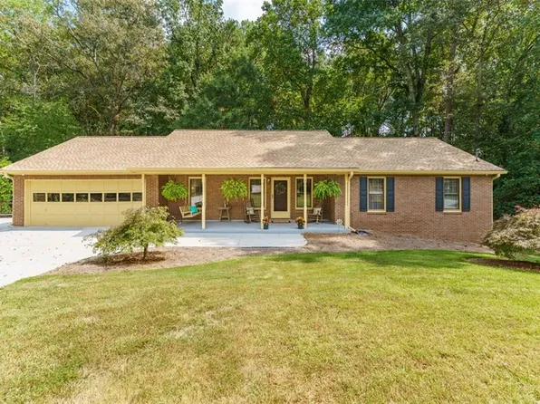 1516 Blackspruce Ct SW, Lilburn, GA 30047