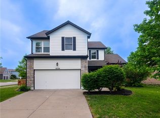 16294 S Parkwood St, Olathe, KS 66062