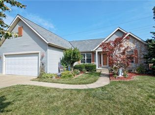 8036 Oak Tree Dr, Lorain, OH 44053