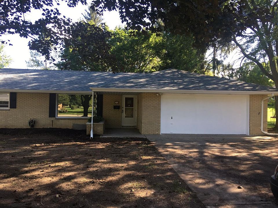 1st image of 209 Woodside Ln