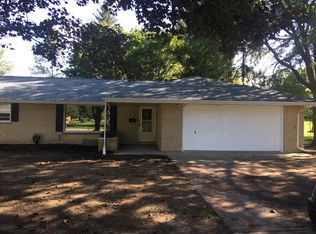 209 Woodside Ln, Thiensville, WI 53092