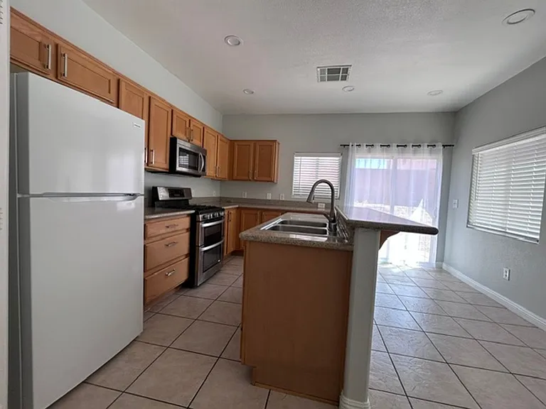 452 E Sunset Rd — Photo 37