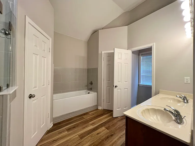 154 Island Bluff Dr — Photo 11