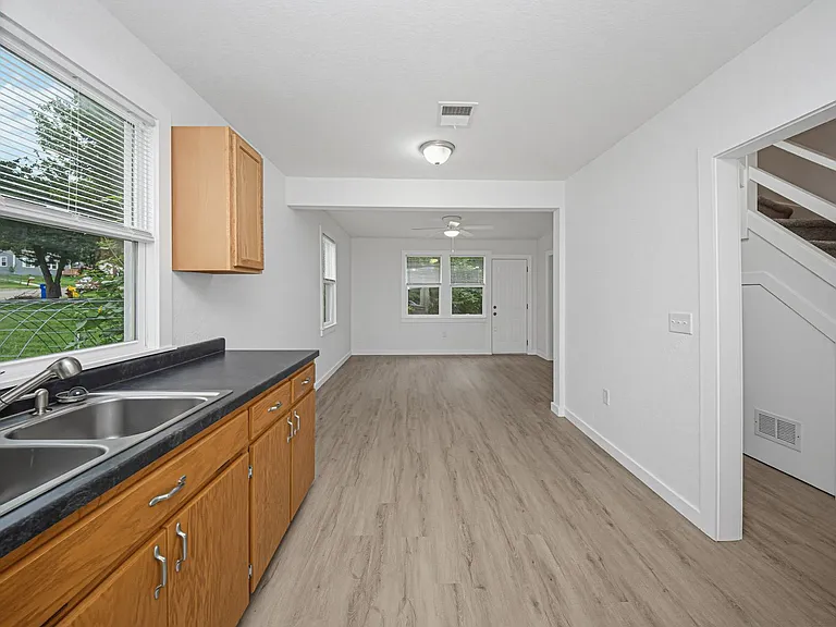 740 W 1st St — Photo 14