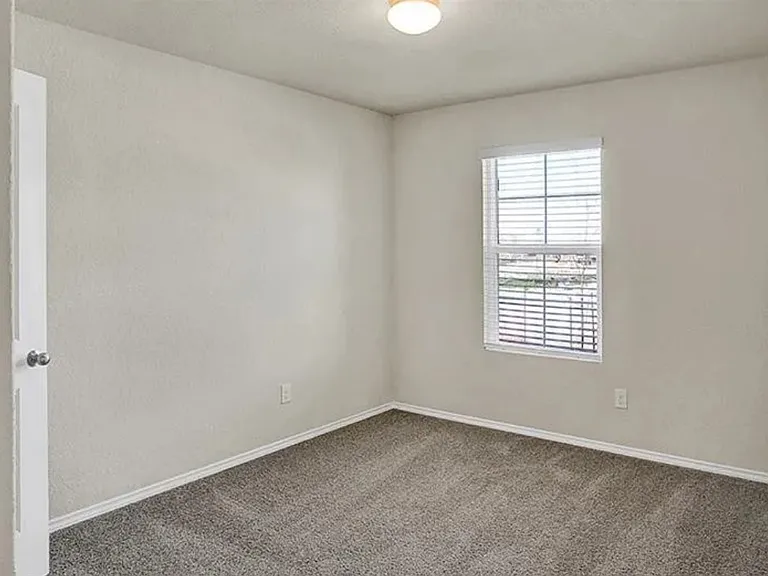 120 Brody Ln — Photo 4