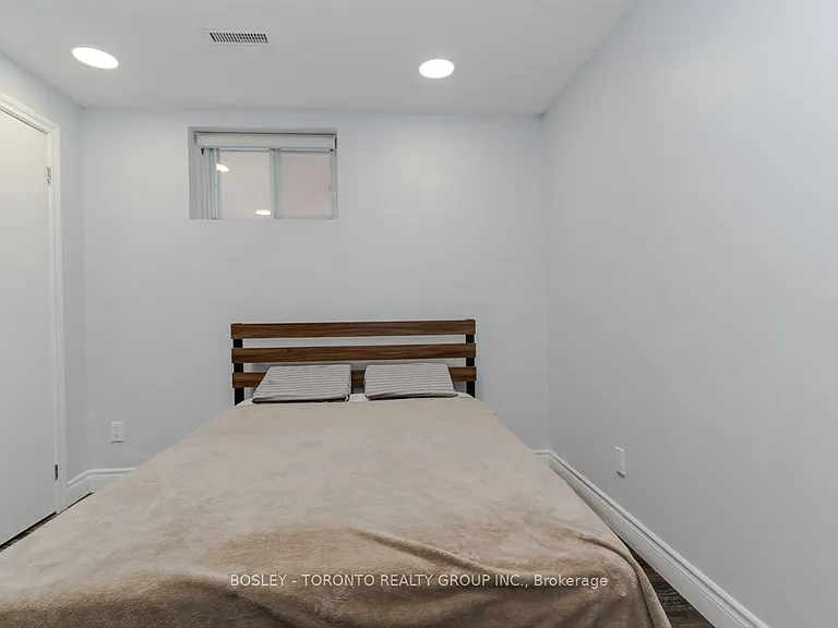 63 Burndale Ave #LOWER — Photo 14