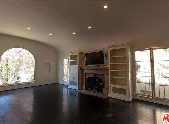 3rd image of 258 S Mansfield Ave
