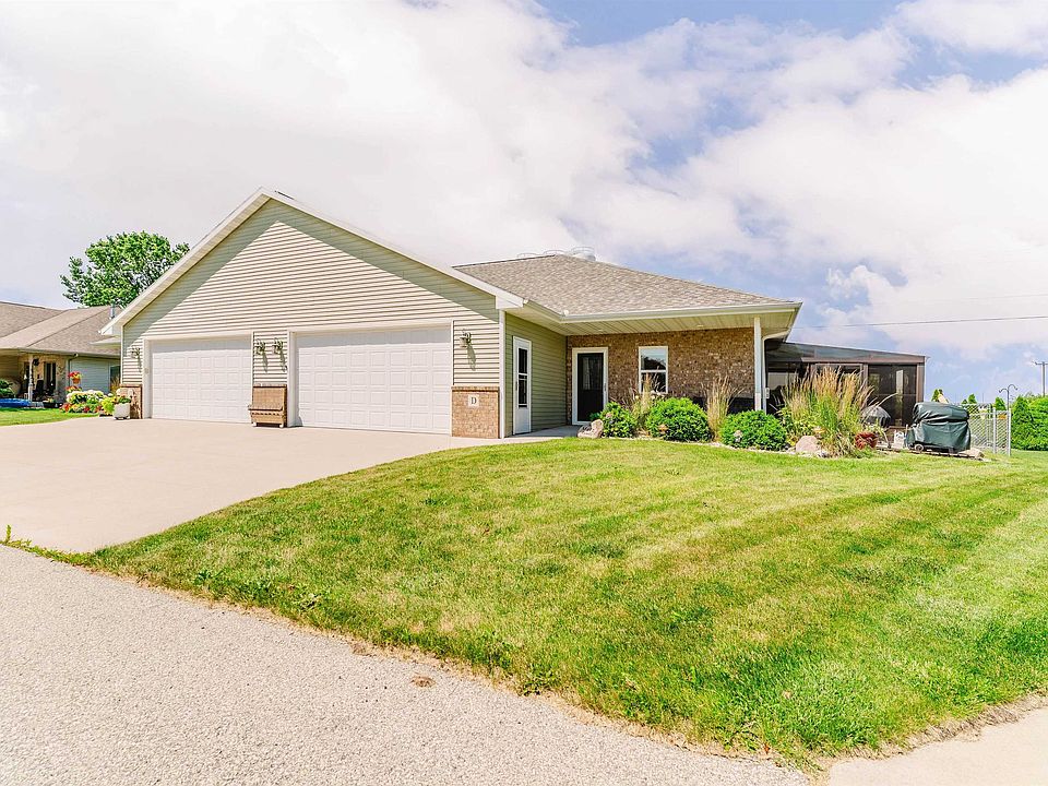 1st image of 320D E Evergreen Dr