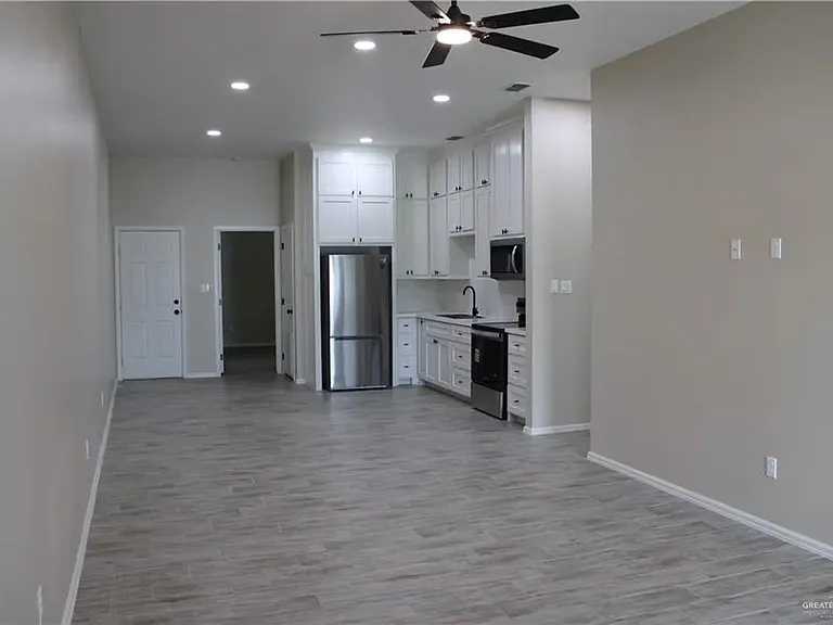 702 W 25th St — Photo 3