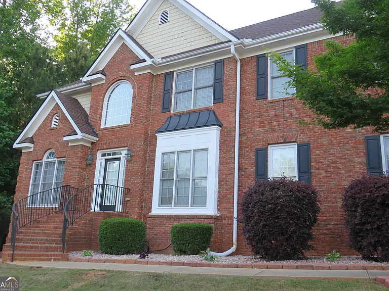 2205 Crescent Walk — Photo 2