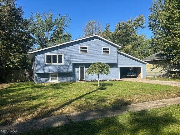 2nd image of 992 Lakewood Beach Dr