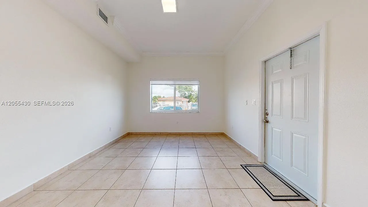 3 bed, 2.5 bath, $3,500 — Photo 2