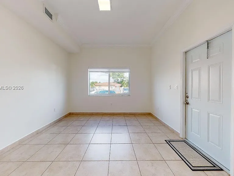 323 SW 36AVE #323 — Photo 2