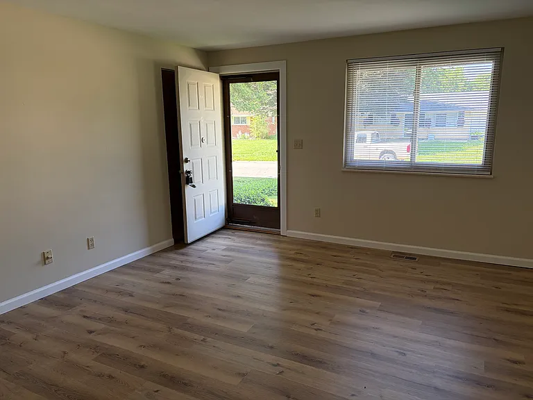 6537 Highbury Rd — Photo 5