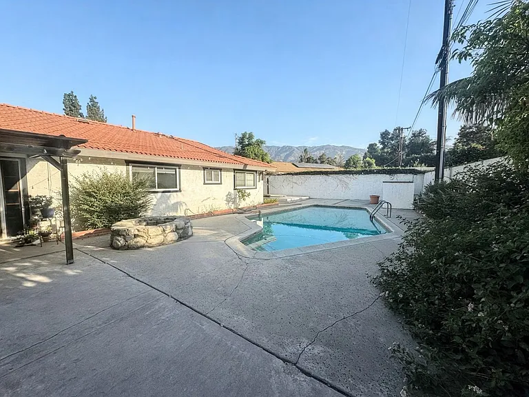 758 E Cypress Ave — Photo 18