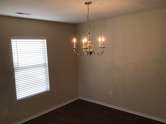 2nd image of 816 Willow Creek Dr