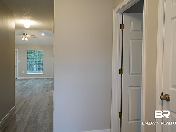 4th image of 4627 Pine Blvd