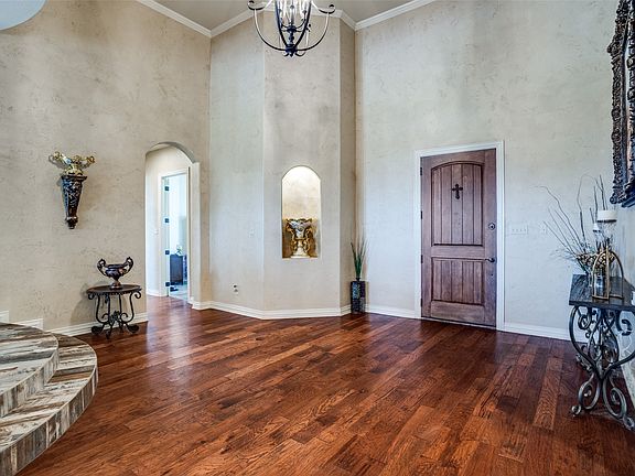 3rd image of 1929 Canyon Rd