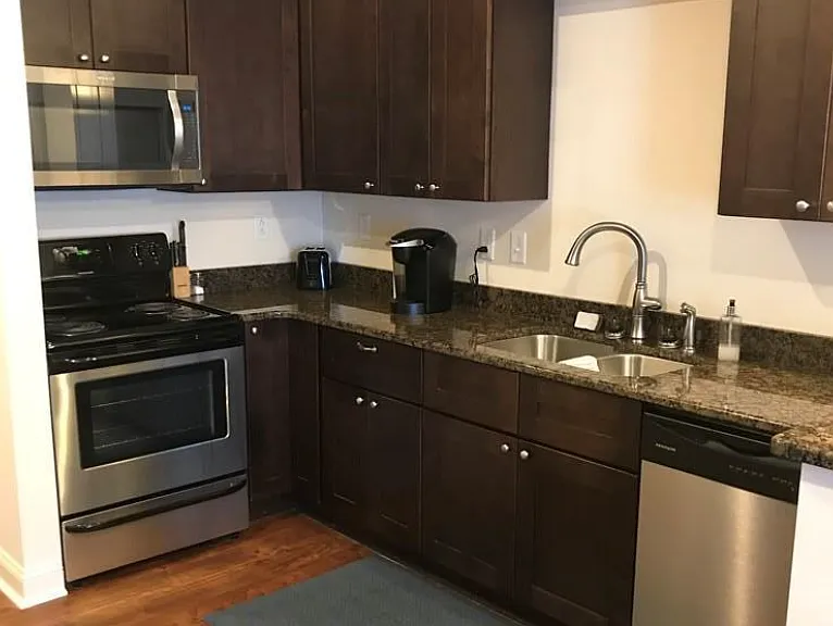 472 N Thomas St — Photo 2