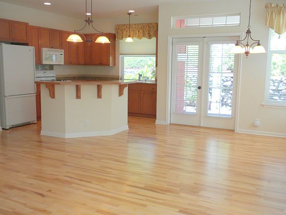 5th image of 222 NE Weeping Peach Ct