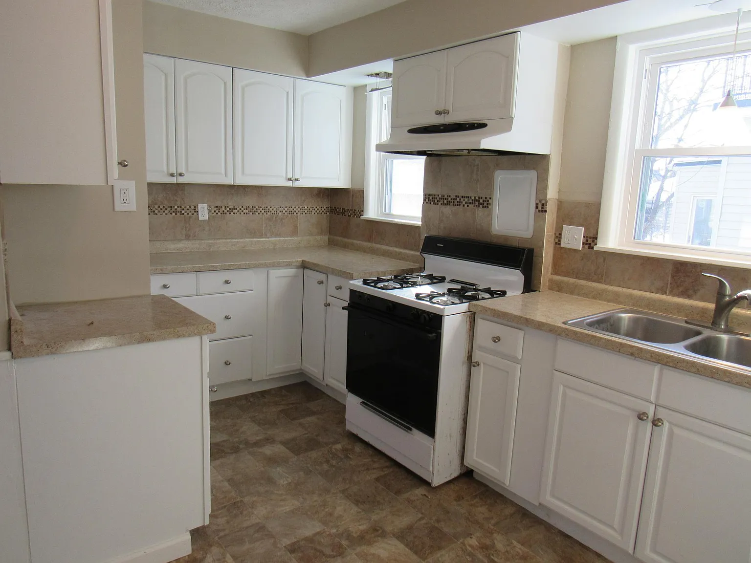 5 bed, 1584 sqft, $1,295 — Photo 3