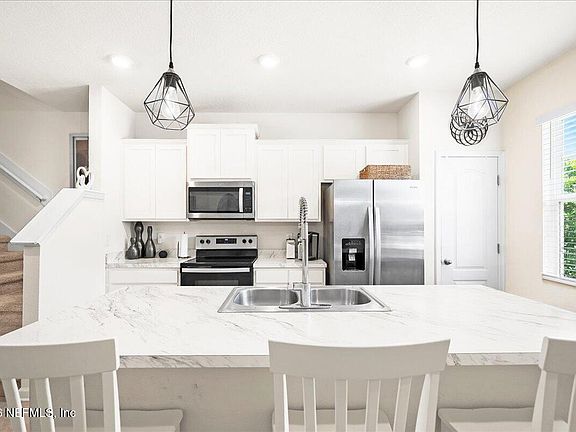 4th image of 575 OAKLEAF PLANTATION Parkway #1803