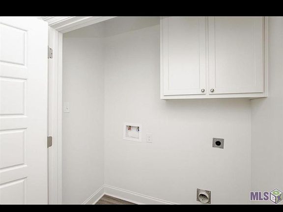 2nd image of 8111 Stonelake Circle East Ave #8111