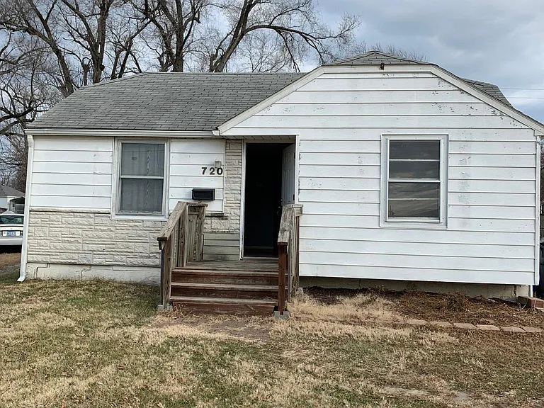 720 S Kansas Ave — Photo 2