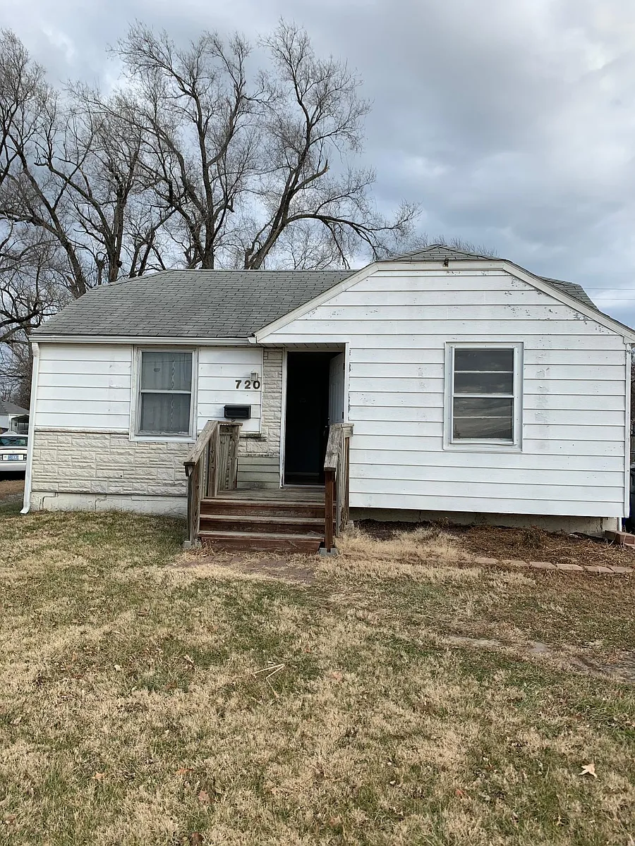 Building Photo - 720 S Kansas Ave