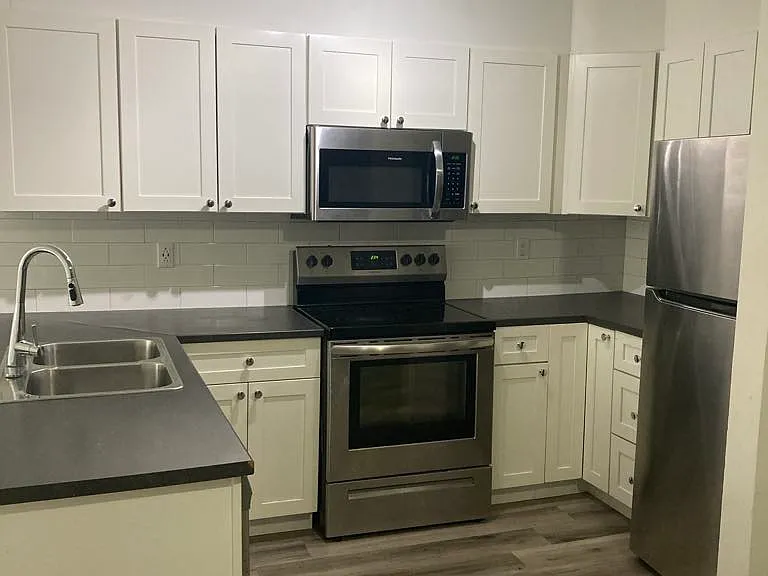 190 Oakdene Ave #302 — Photo 4