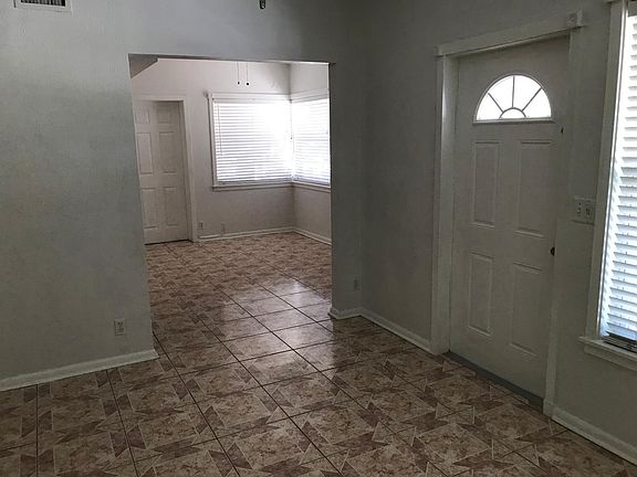 2nd image of 812 S Broadway